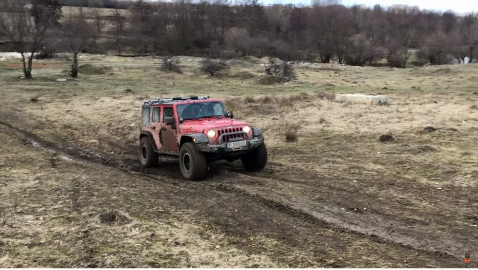 Duster on ATs Vs Jeep Rubicon on MTs