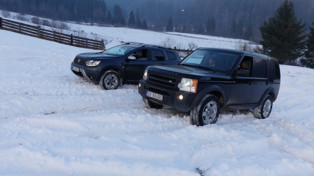 Land Rover Discovery vs Dacia Duster Snow Offroad - DusterCoolTravels